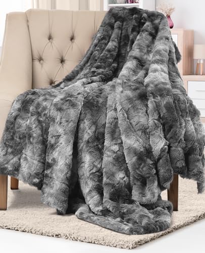 Everlasting Comfort Soft & Comfortable Gray Faux Fur Throw Blanket for Couch - (50x65 inch) Minky & Fluffy Fall Blankets & Throws, Plush Fuzzy Cover for Bed, Sofa & Living Room - Cozy Home Decor