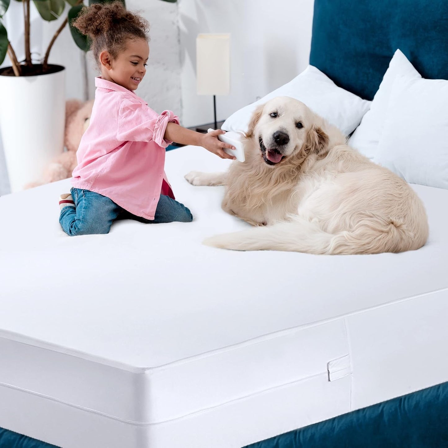 Utopia Bedding Zippered Mattress Encasement California King, 100% Waterproof Bed Bug and Dust Mite Proof Mattress Protector, Absorbent Six-Sided Mattress Cover