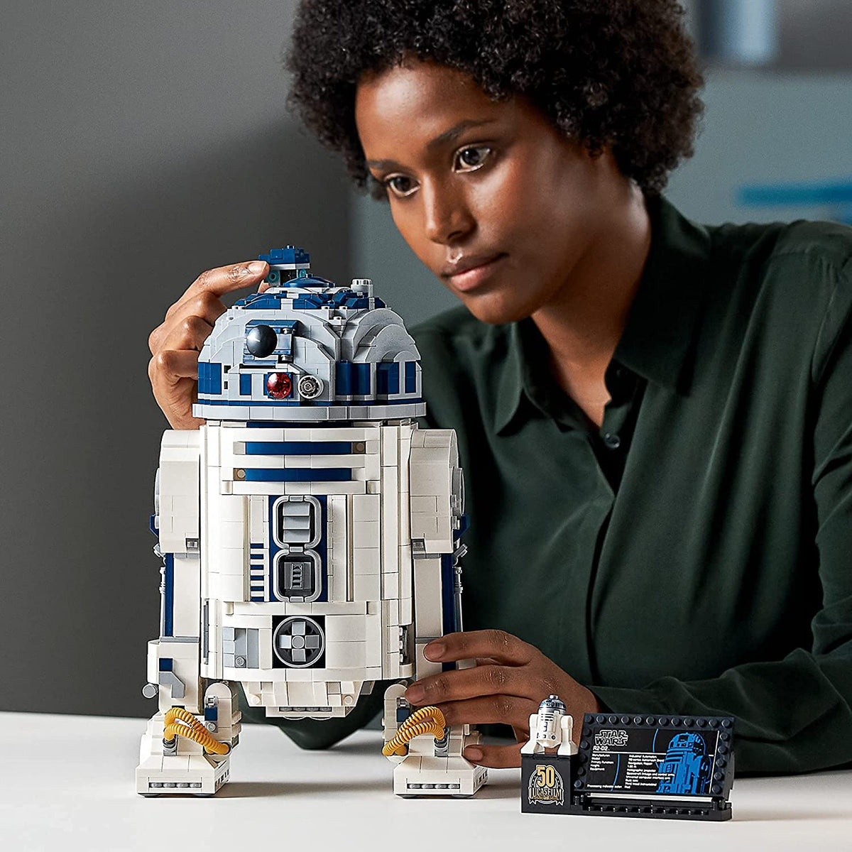 LEGO Star Wars R2-D2 Building Set - Collectible 3D Puzzle for Adults, Ages 18+ - Display for Room or Office Desk - Info Plaque Included - Gift Idea for Fans - 75308