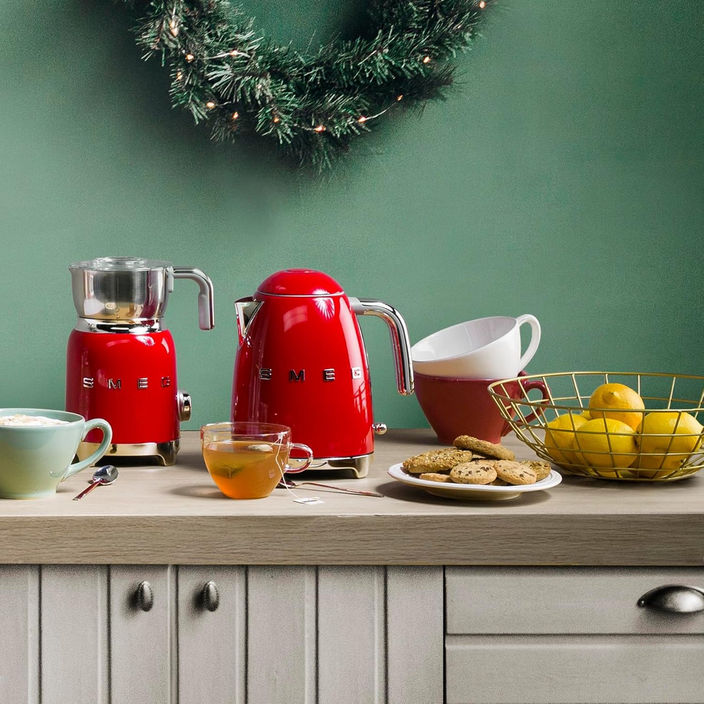 SMEG 50's Retro Style Electric Water Kettle with Automatic Shutoff, Removable Base, and Water Indicator, KLF03RDUS, Red