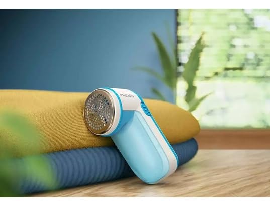 Philips Fabric Shaver, Removes Fabric Pills, Suitable for All Garments, Large Blade Surface, Cleaning Brush, Includes Batteries, Blue (GC026/00)