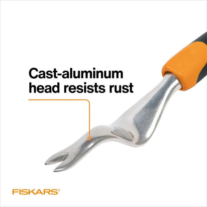 Fiskars Ergo Weeder Tool for Weeding, Heavy Duty Gardening Hand Tool with Ergonomic Handle and Hanging Hole for Storage, Remove Weeds and Roots like Dandelions and Thistles