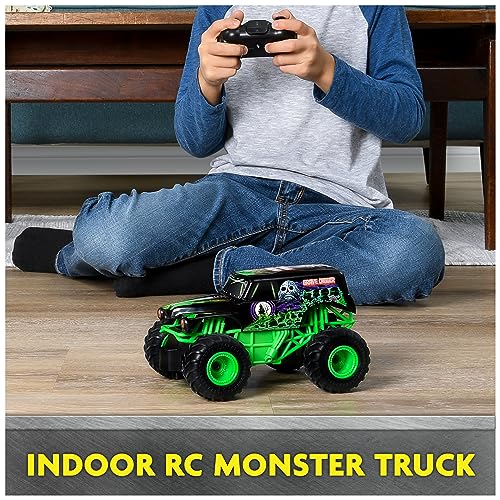 Monster Jam, Official Grave Digger Remote Control Monster Truck, 1:24 Scale, 2.4 GHz, Kids Toys for Boys and Girls Ages 4 and up