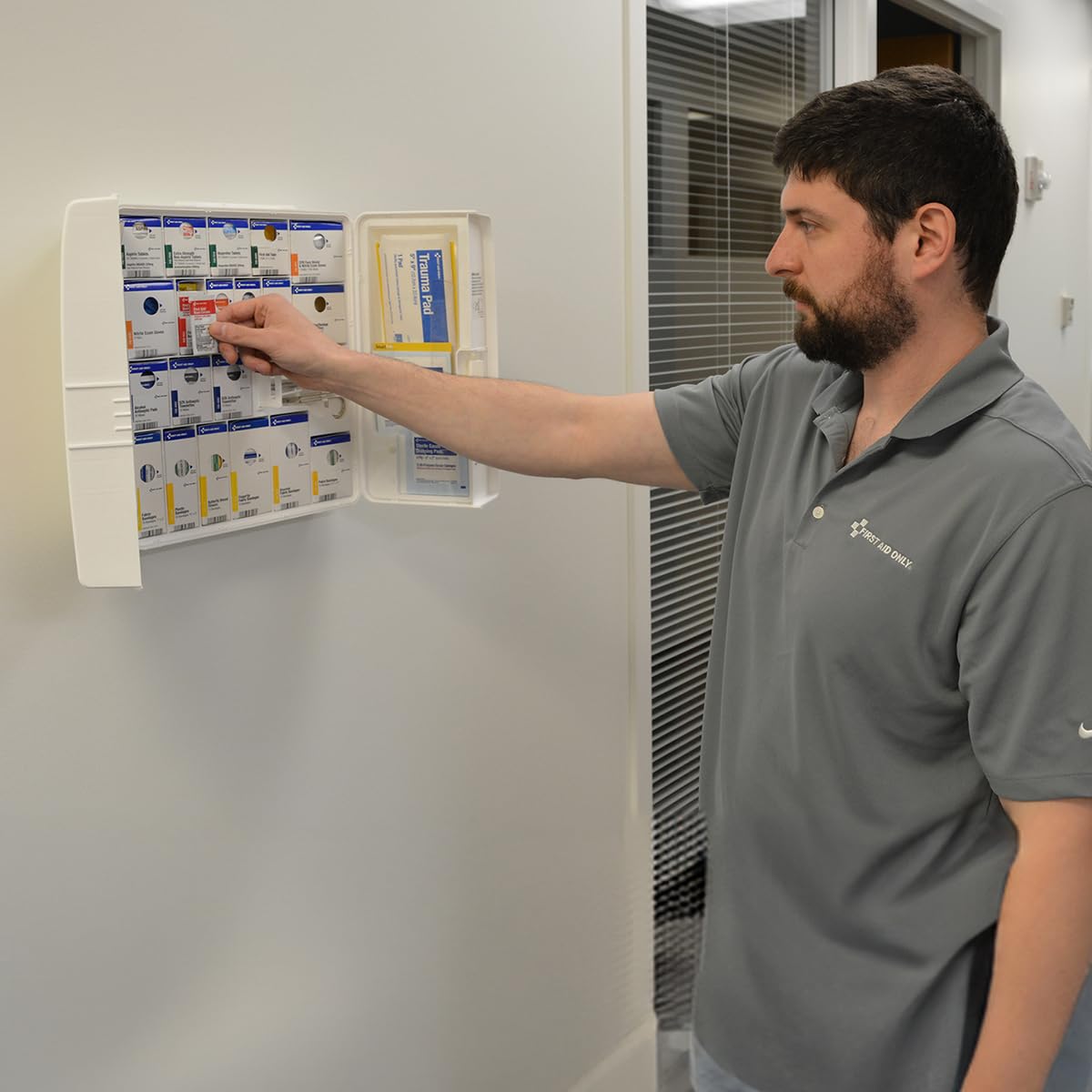 First Aid Only 1000-FAE-0103 SmartCompliance 50-Person OSHA Compliant First Aid Kit for Business, Large Plastic First Aid Cabinet with Medications, 245 Pieces