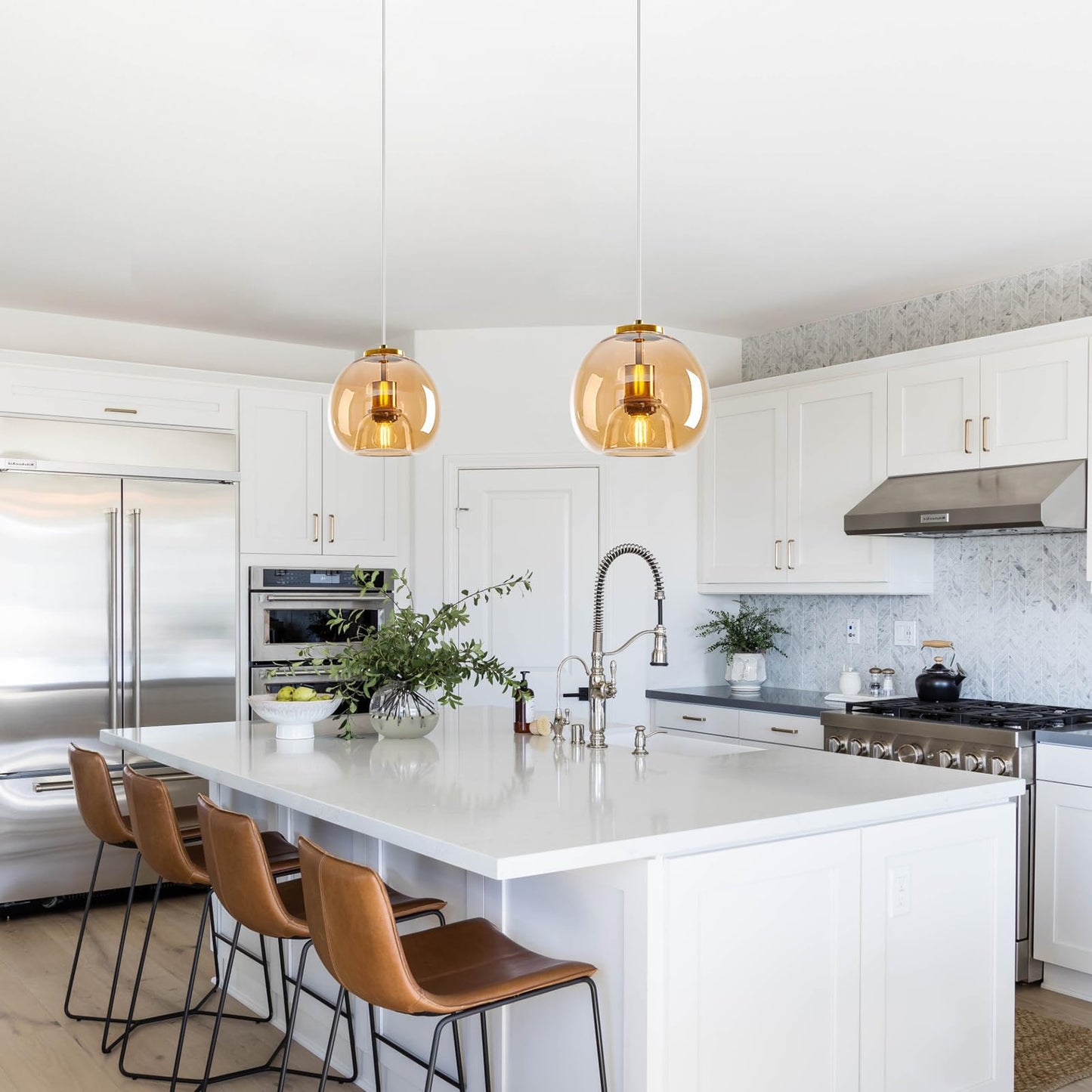 LBSQJ Amber Glass Pendant Lights Kitchen Island Gold Hanging Light Fixture Glass Globe Pendant Light Modern Pendant Lighting for Kitchen Island Bedroom Dining Room (7.87", 1 Pack)