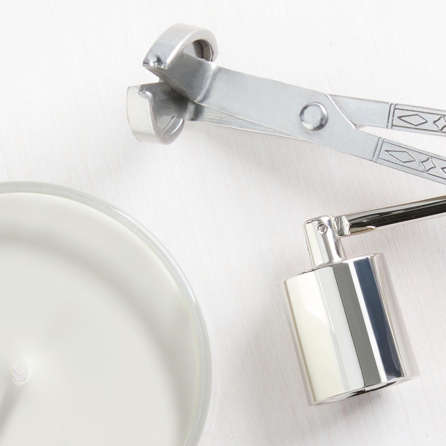 Yankee Candle Large Jar Scented Candle with up to 150 Hour Burn Time, Premium Plant Wax Blend for Consistent Burn, 22 oz Jar Candle with Room Filling Fragrance, Silver Birch