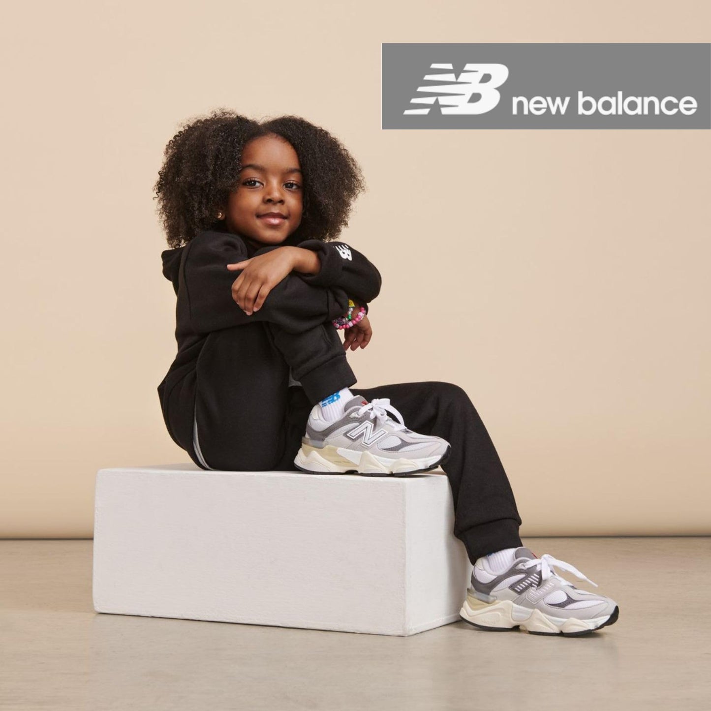 New Balance Girls 2 Piece Set – Crewneck Sweatshirt & Flared Leggings Set, Soft Cotton Blended Fleece Premium Activewear Grey Heather