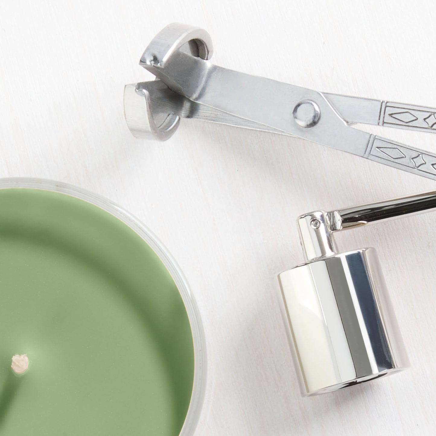 Yankee Candle 3 Wick Candle Jar, Scented Candle with up to 40 Hours of Burn Time, Premium Plant Wax Blend for Consistent Long Lasting Scent from First to Last Burn, Balsam & Cedar