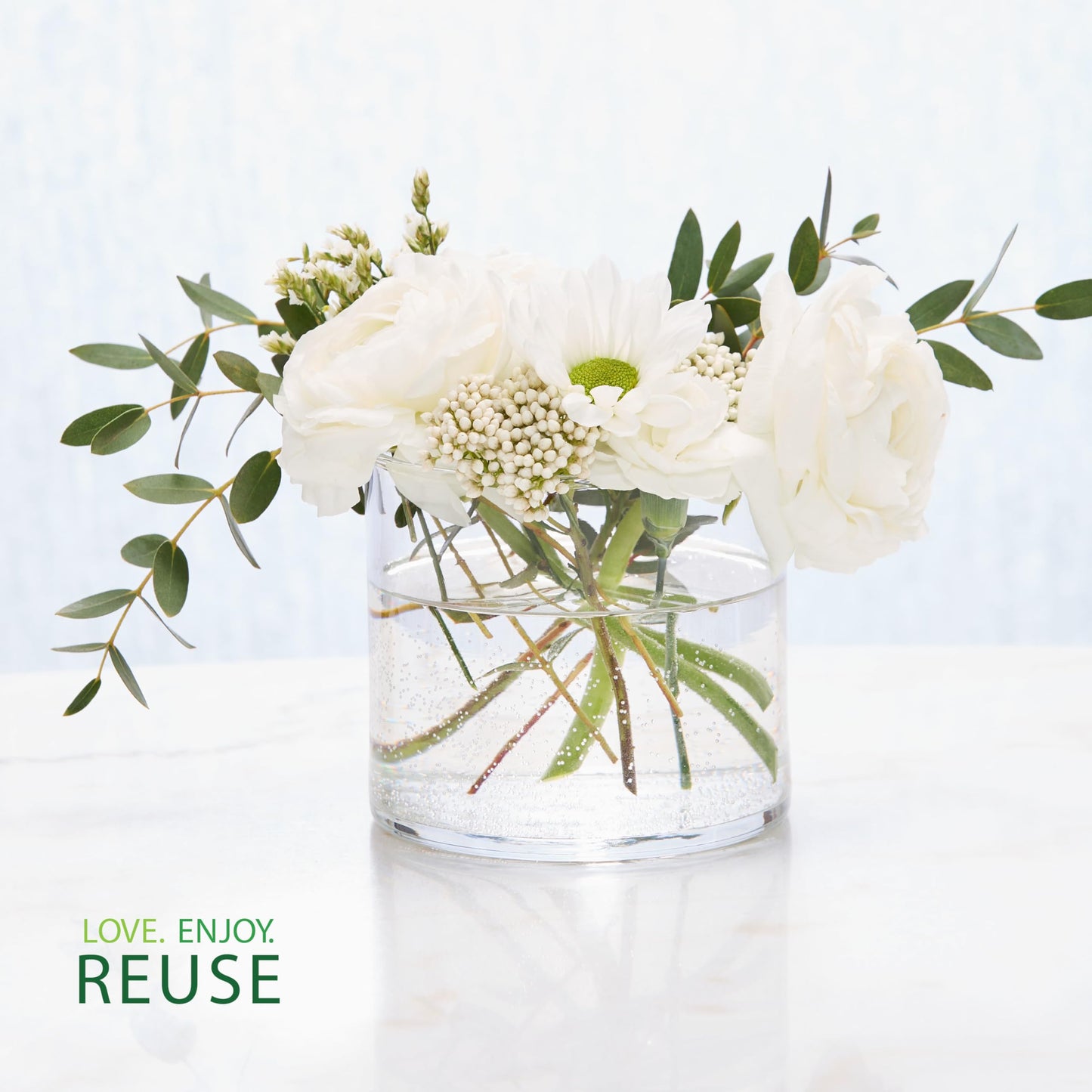 Yankee Candle 3 Wick Candle Jar, Scented Candle with up to 40 Hours of Burn Time, Premium Plant Wax Blend for Consistent Long Lasting Scent from First to Last Burn, Balsam & Cedar