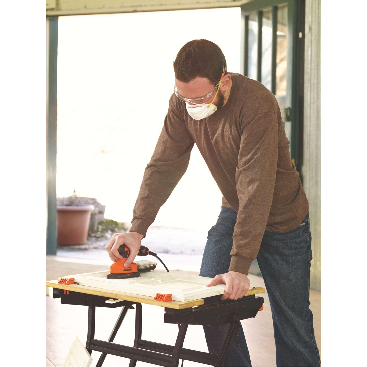 BLACK+DECKER Detail Sander, 1.2 Amp, 16,000 OPM, Compact Design, 3-Position Grip for Comfort, Includes Dust Collector, Corded (BDEMS600)