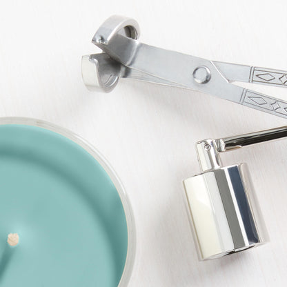 Yankee Candle Large Jar Scented Candle with up to 150 Hour Burn Time, Premium Plant Wax Blend for Consistent Burn, 22 oz Jar Candle with Room Filling Fragrance, Bahama Breeze