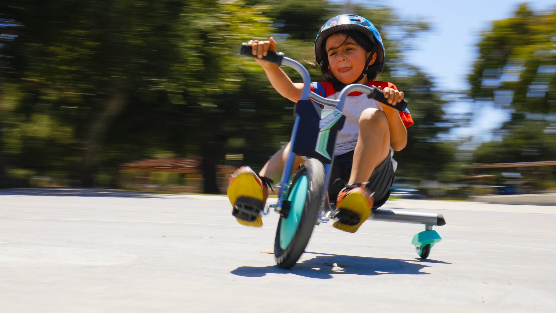 Razor RipRider 360 Mini - Teal, 360 Degrees Caster Tricycle, Easy Drifting, for Child Ages 3+