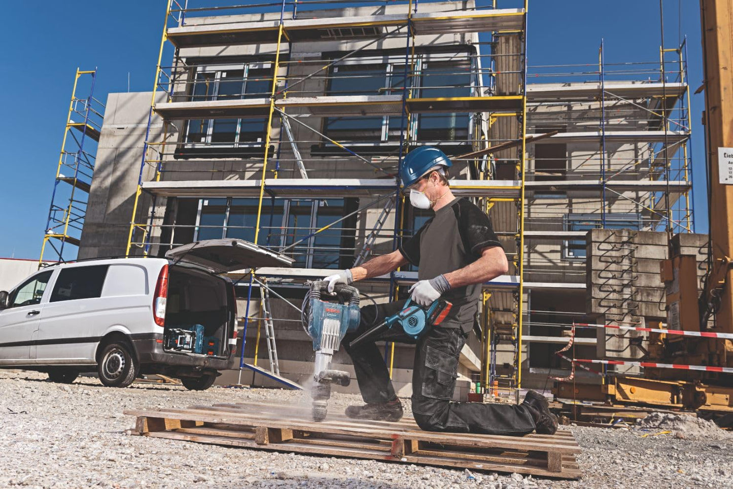 BOSCH GBL18V-71N 18V Cordless Compact Blower, 167 MPH (Bare Tool)