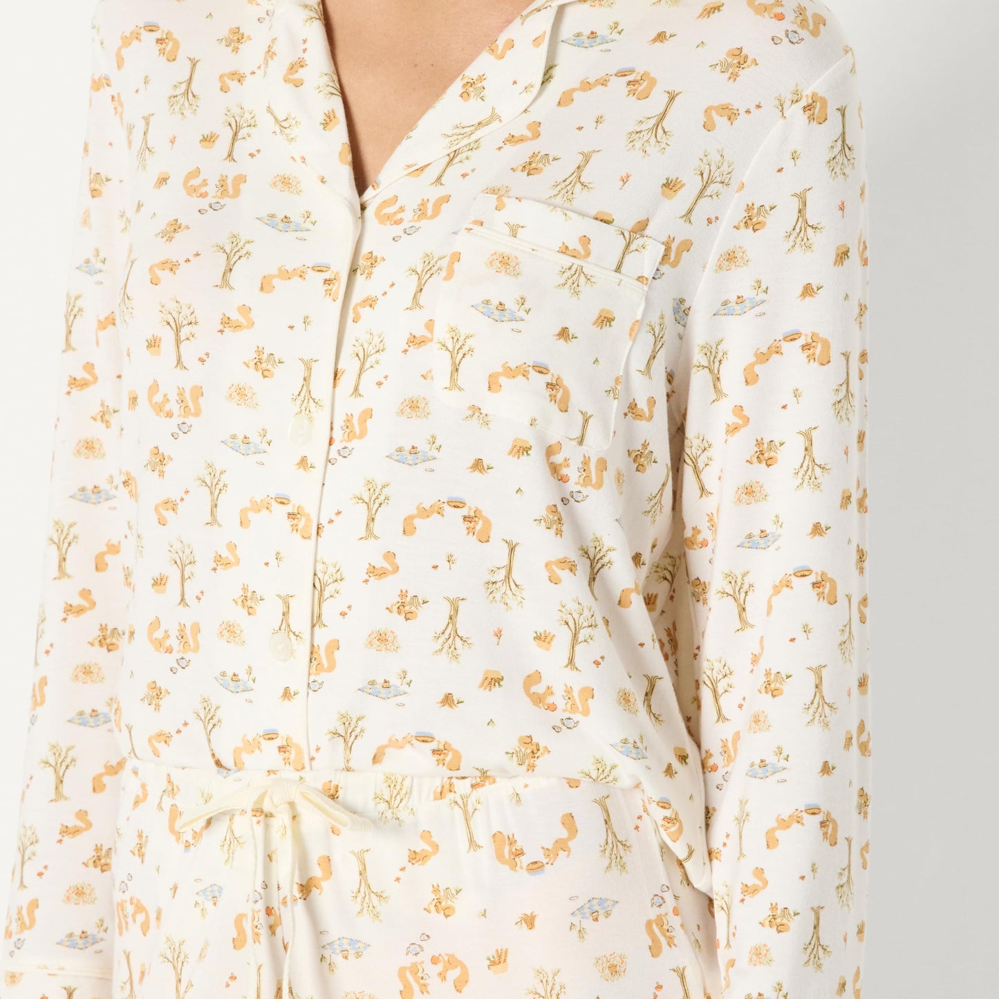 Amazon Essentials x Sofia Grainge Women's Stretch Modal Long-Sleeve and Full-Length Bottom Pajama Set, Ivory Squirrel Picnic, Medium