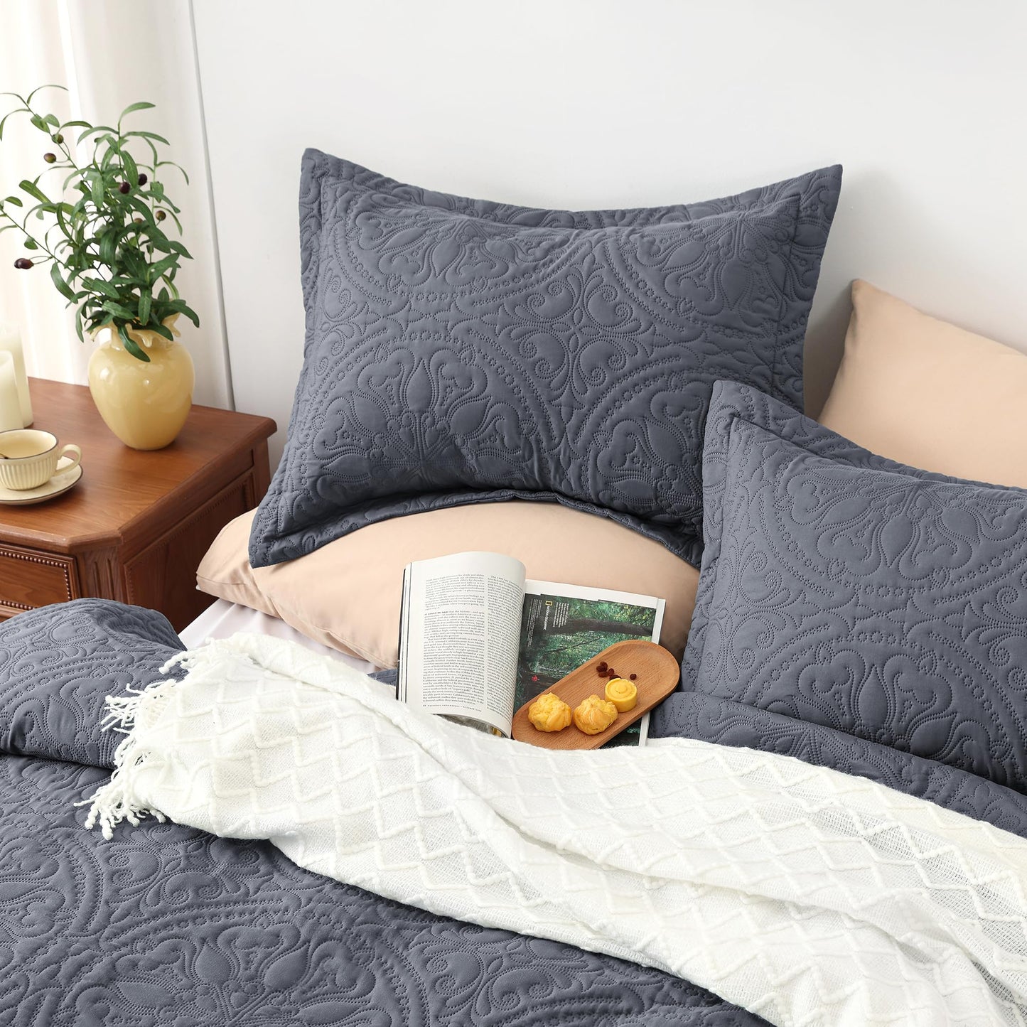 EXQ Home Quilt Set Full Queen Size Bluish Grey 3 Piece,Lightweight Soft Coverlet Mandala Flower Pattern Bedspread Set for All Season(1 Quilt,2 Pillow Shams)