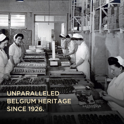 Godiva Gold Heart Belgian Chocolate Box, Assorted Chocolates with Ganache and Pralinés, Elegant Valentine’s Day Gift for Her, 14 Pc