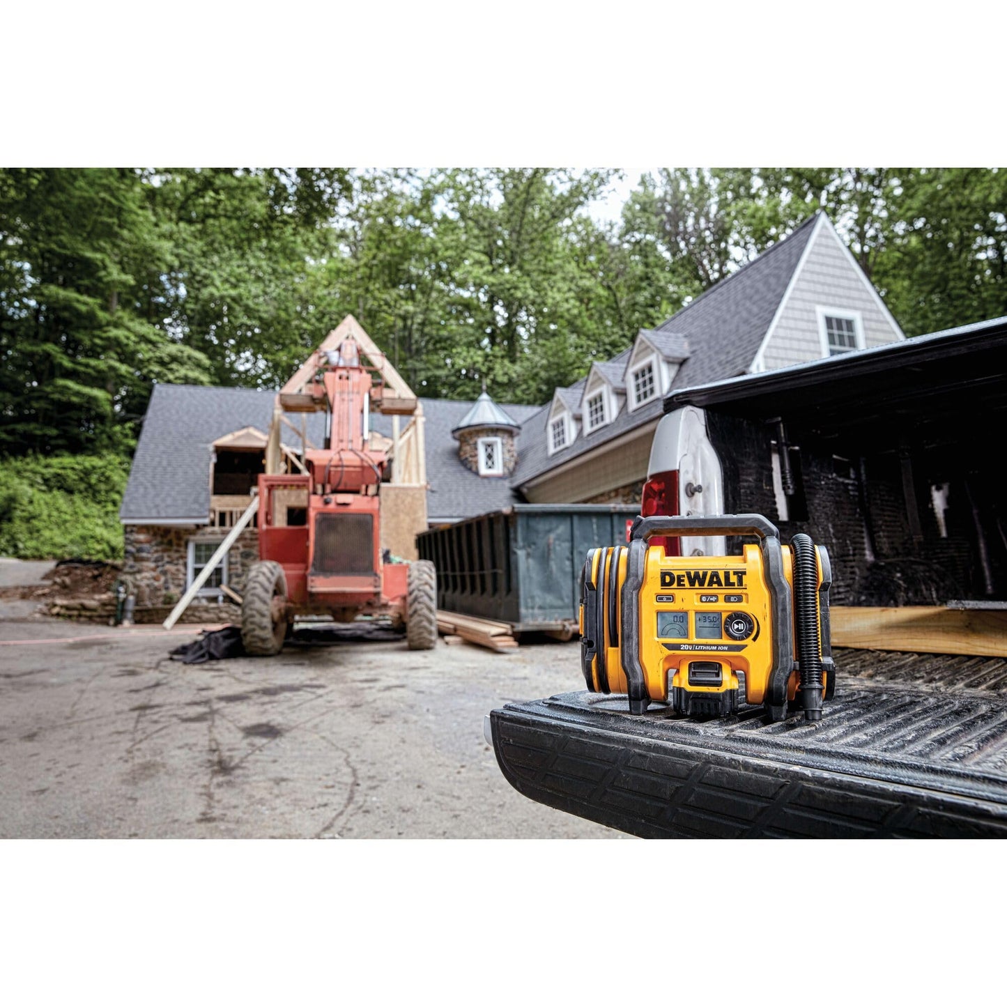 DEWALT Tire Inflator Portable Air Compressor 20V MAX, Car Air Pump with Automatic Shut Off, LED Light, Tool Only (DCC020IB)