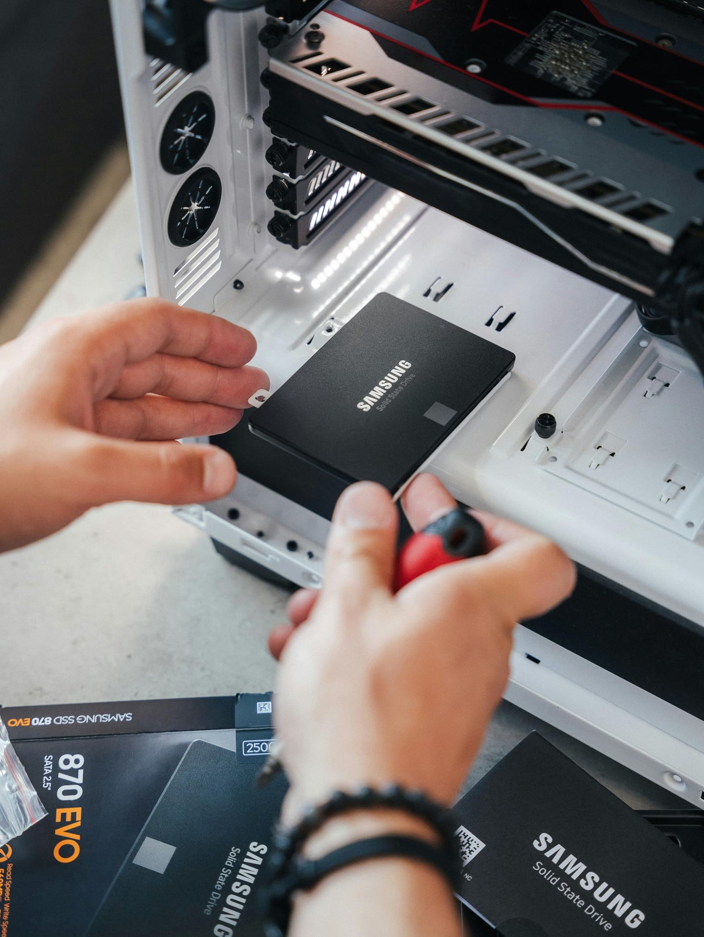 Samsung 870 EVO SATA III SSD 1TB 2.5” Internal Solid State Drive, Upgrade PC or Laptop Memory and Storage for IT Pros, Creators, Everyday Users, MZ-77E1T0B/AM