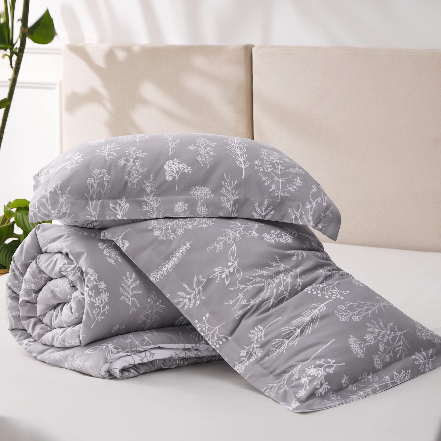 Bedsure Queen Comforter Set - Grey Comforter, Cute Floral Bedding Comforter Sets, 3 Pieces, 1 Soft Reversible Botanical Flowers Comforter and 2 Pillow Shams