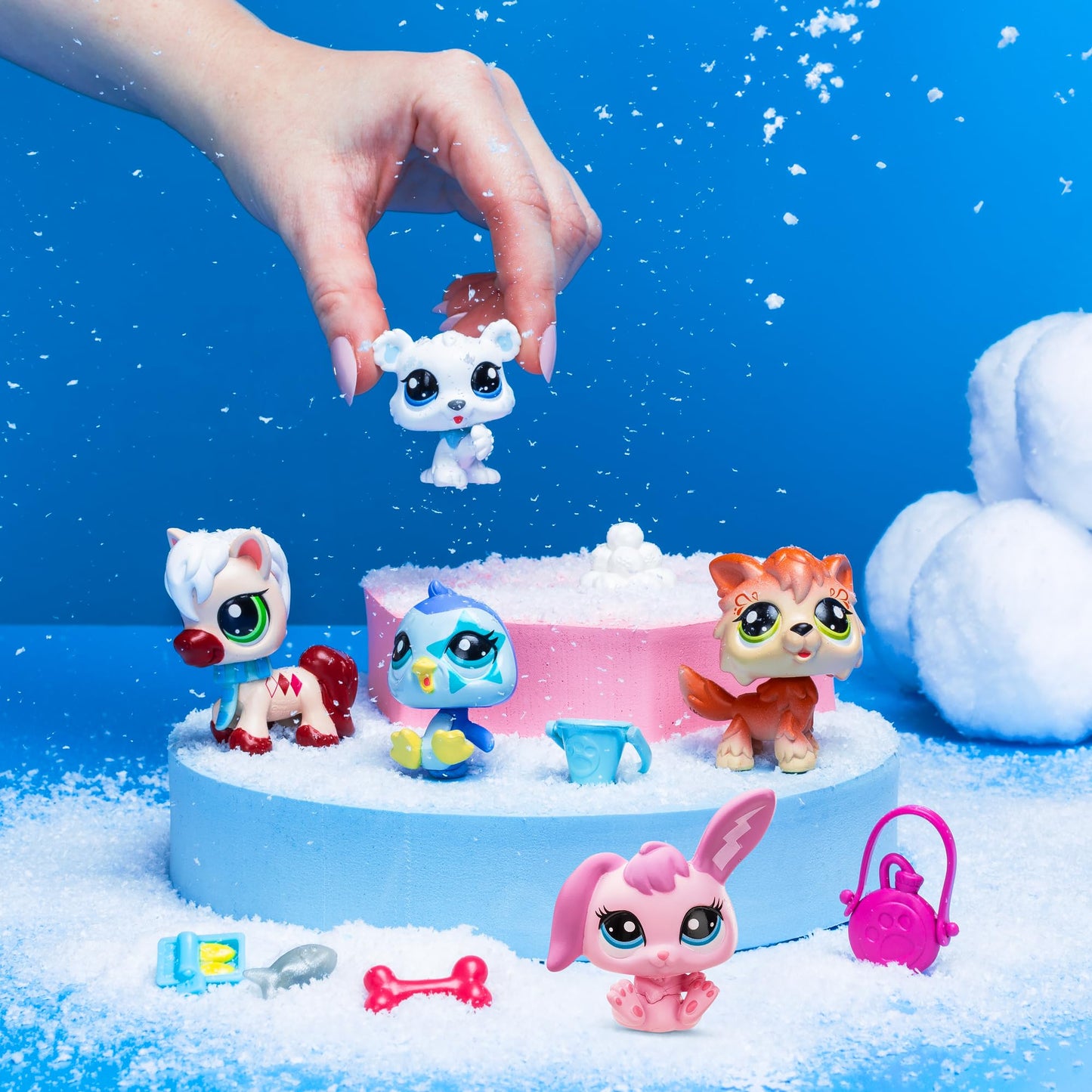 Littlest Pet Shop - Winter Besties Collector Set - LPS Gen 7, Authentic Mystery Figures, Surprise Collectible Kidult Toy, Girls, Boys, Kids, Tweens Ages 4+