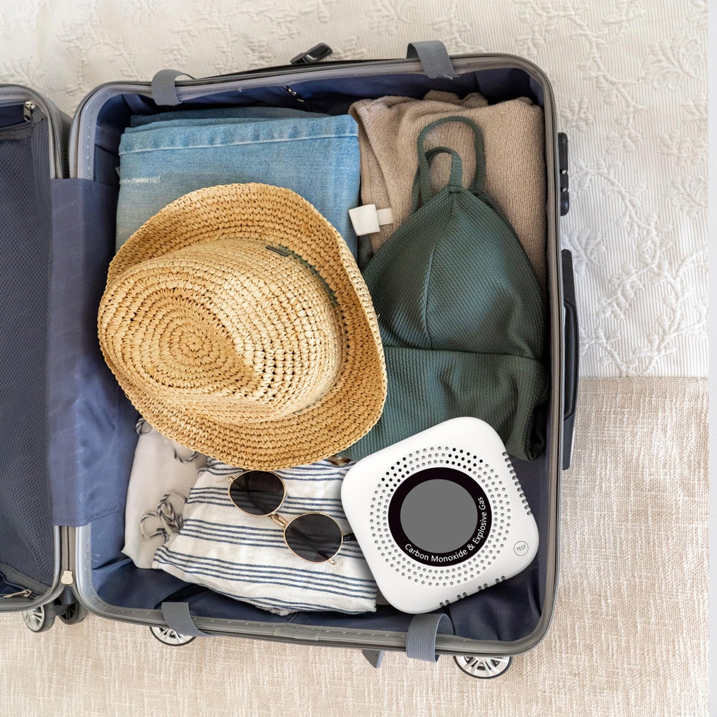 4-in-1 Upgraded Natural Gas Leak Detector and Carbon Monoxide Detectors,Carbon Monoxide Detectors Plug in with Temperature & Humidity Monitor CO Methane Propane Alarm for Home RV Hotel (White)