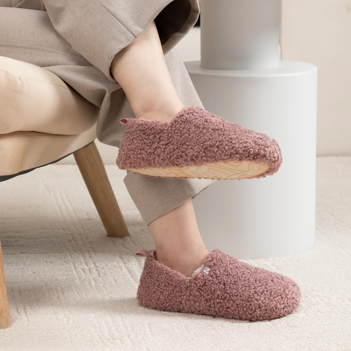 RockDove Women's Faux Shearling Closed Back Slipper with Memory Foam, Size 8 US Women, Cameo Pink