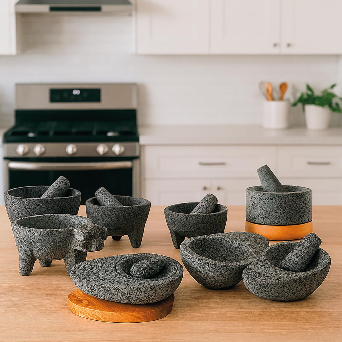 Molcajete 6 in Mexican, Handmade with Natural Volcanic Stone, Artisanal Kitchen Utensil for Grinding with Pores for Crushing, Specially Designed for Grinding Spices, Sauces, and Guacamole