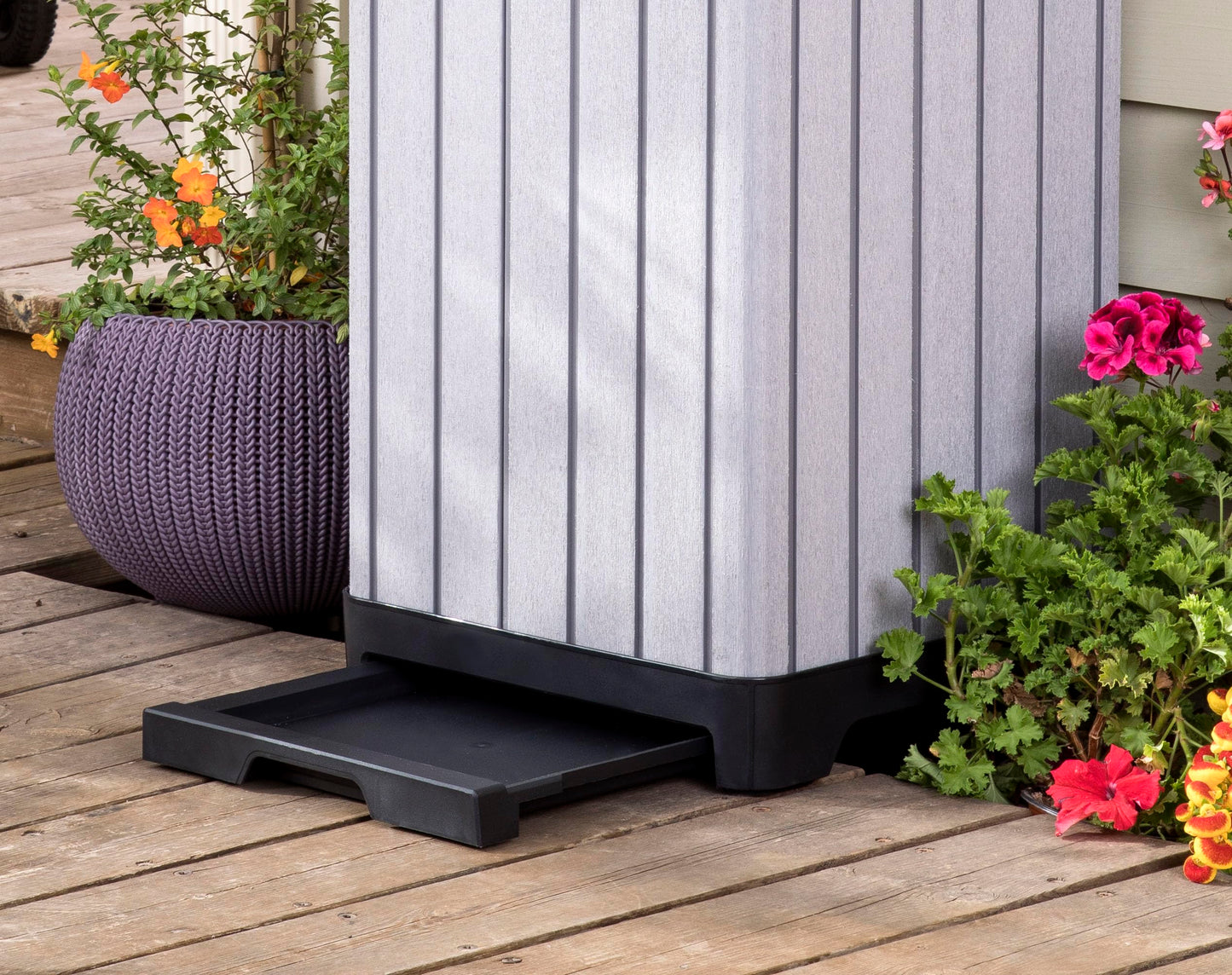 Keter Rockford Resin 38 Gallon Outdoor Kitchen Trash Can with Lid and Drip Tray for Easy Cleaning-Perfect for Patio Dining, Grey