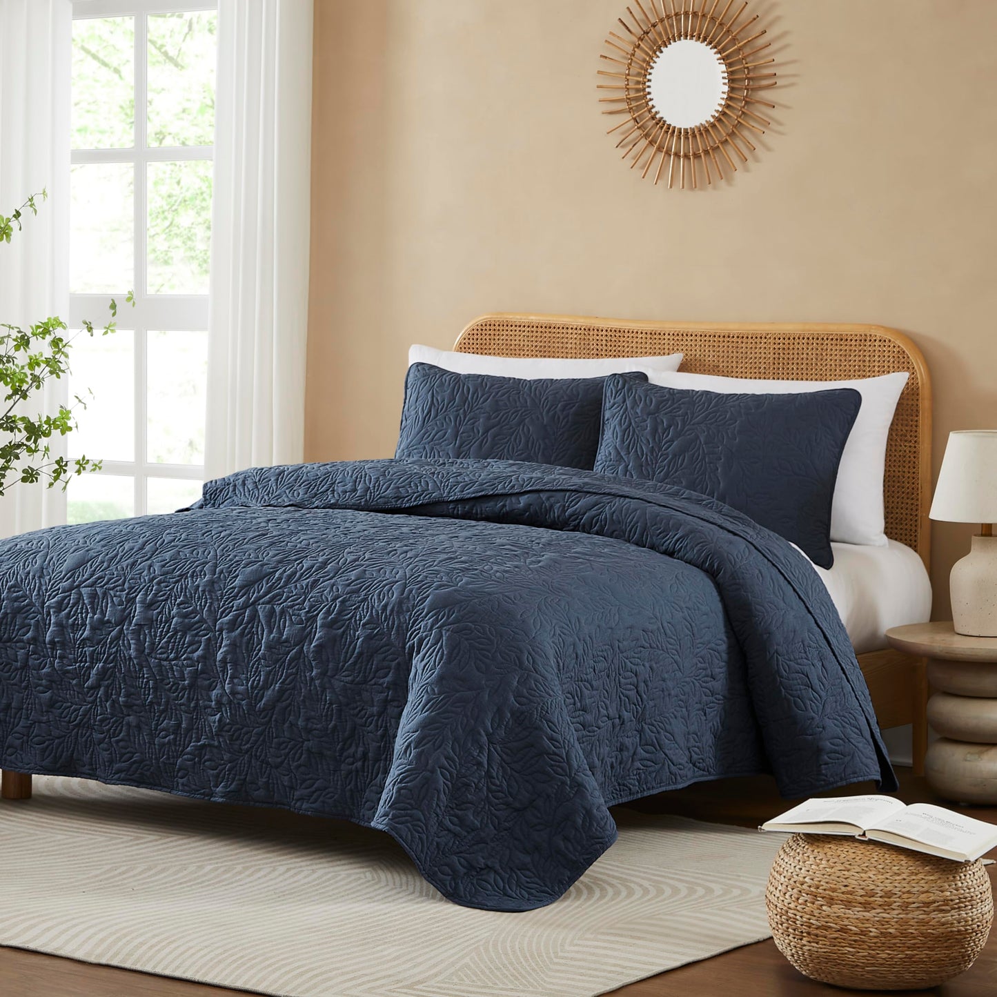 B2EVER Navy Blue Quilt Set King Size with Pillow Sham, Soft Microfiber Lightweight Farmhouse Bedding, Summer Bedspread Coverlet with Leaf Pattern for All Season, 3 Piece, 104x90 inches