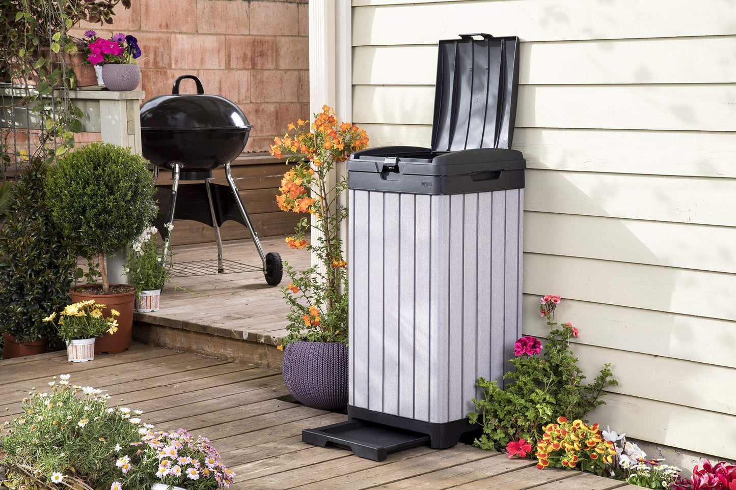 Keter Rockford Resin 38 Gallon Outdoor Kitchen Trash Can with Lid and Drip Tray for Easy Cleaning-Perfect for Patio Dining, Grey