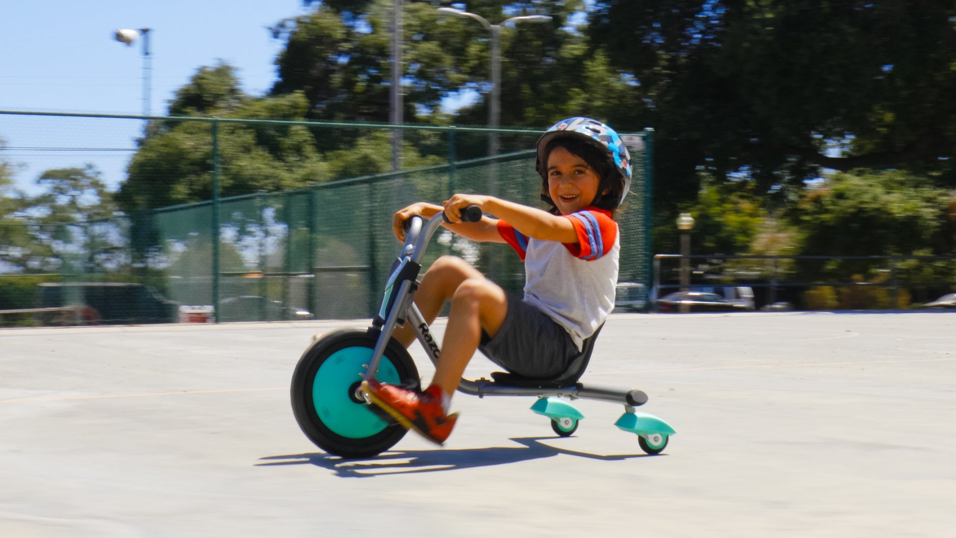 Razor RipRider 360 Mini - Teal, 360 Degrees Caster Tricycle, Easy Drifting, for Child Ages 3+