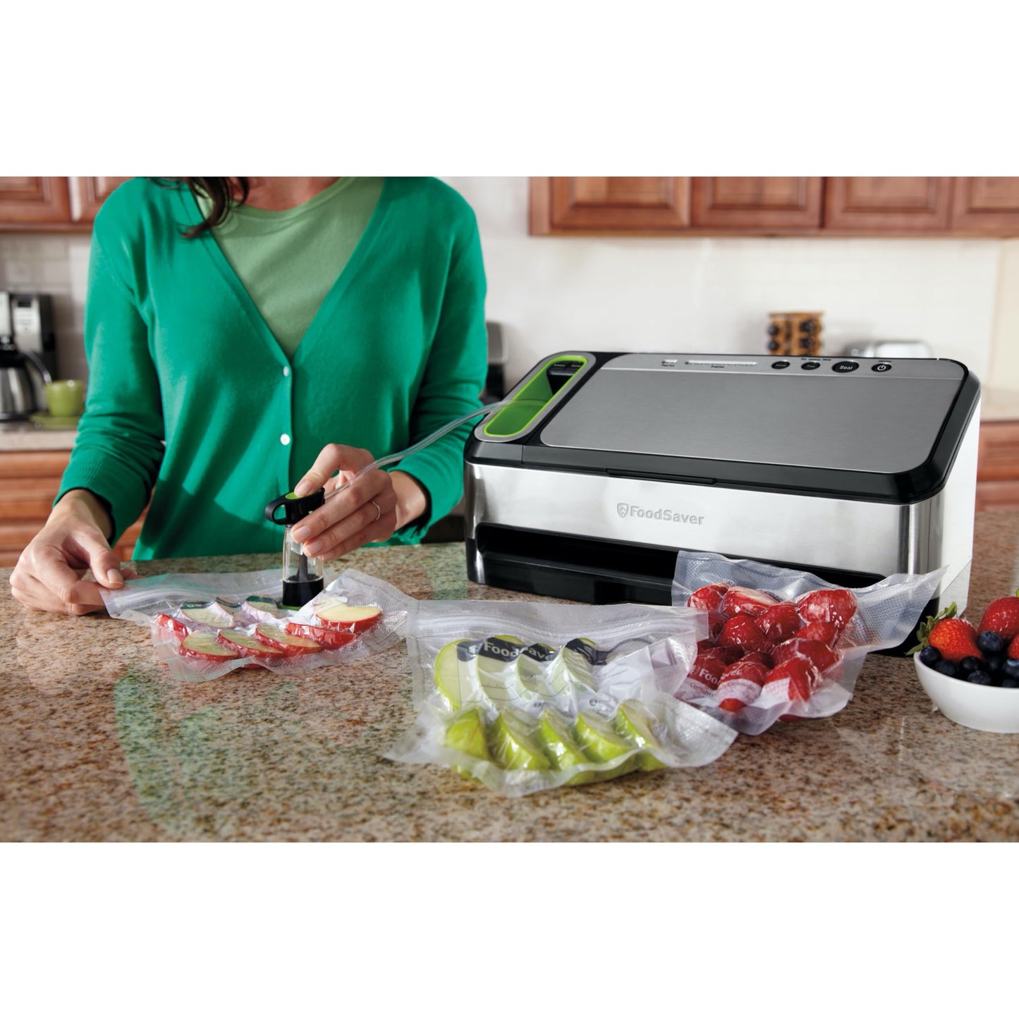 FoodSaver 4800 Series Vacuum Sealer Machine, 2-in-1 Automatic Vacuum Sealing System with Handheld Vacuum Sealer plus Starter Kit, v4840