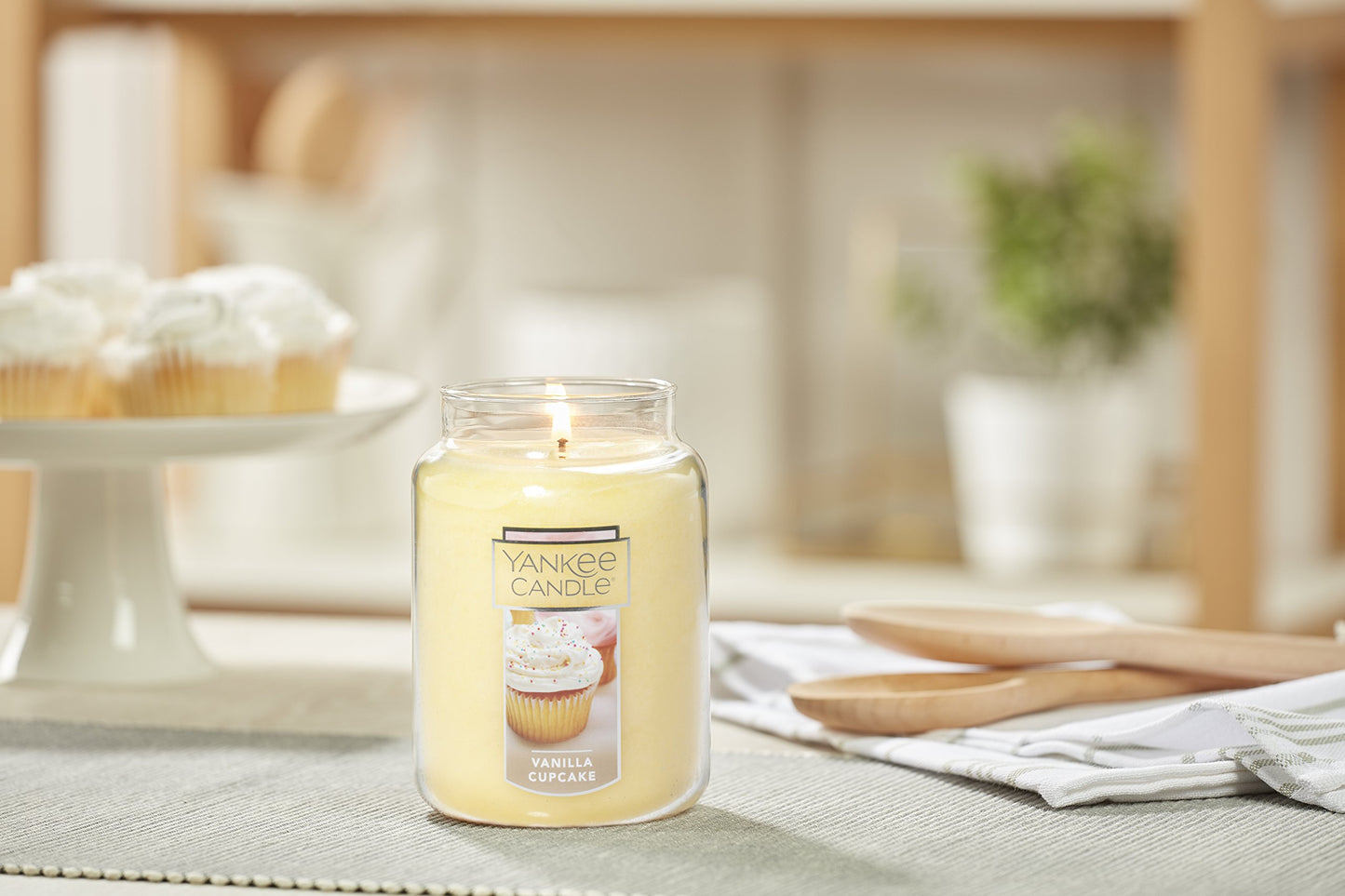 Yankee Candle Vanilla Cupcake Scented, Classic 22oz Large Jar Single Wick Candle, Over 110 Hours of Burn Time